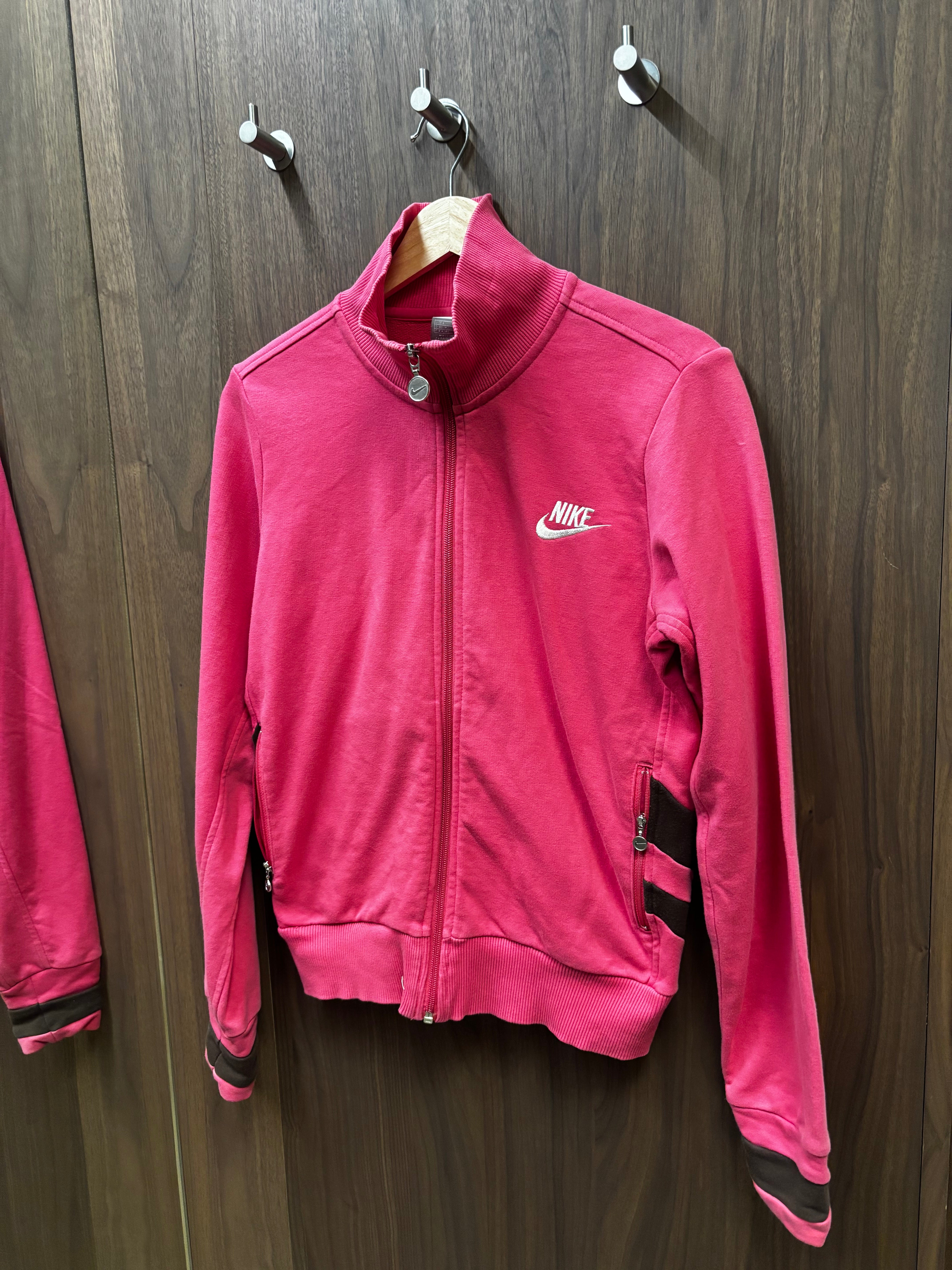 nike sweatsuit for females